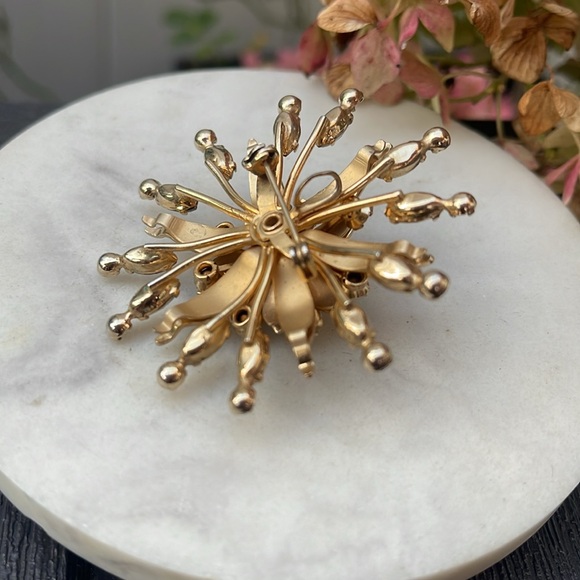 Vintage Flower Broach - Picture 9 of 11